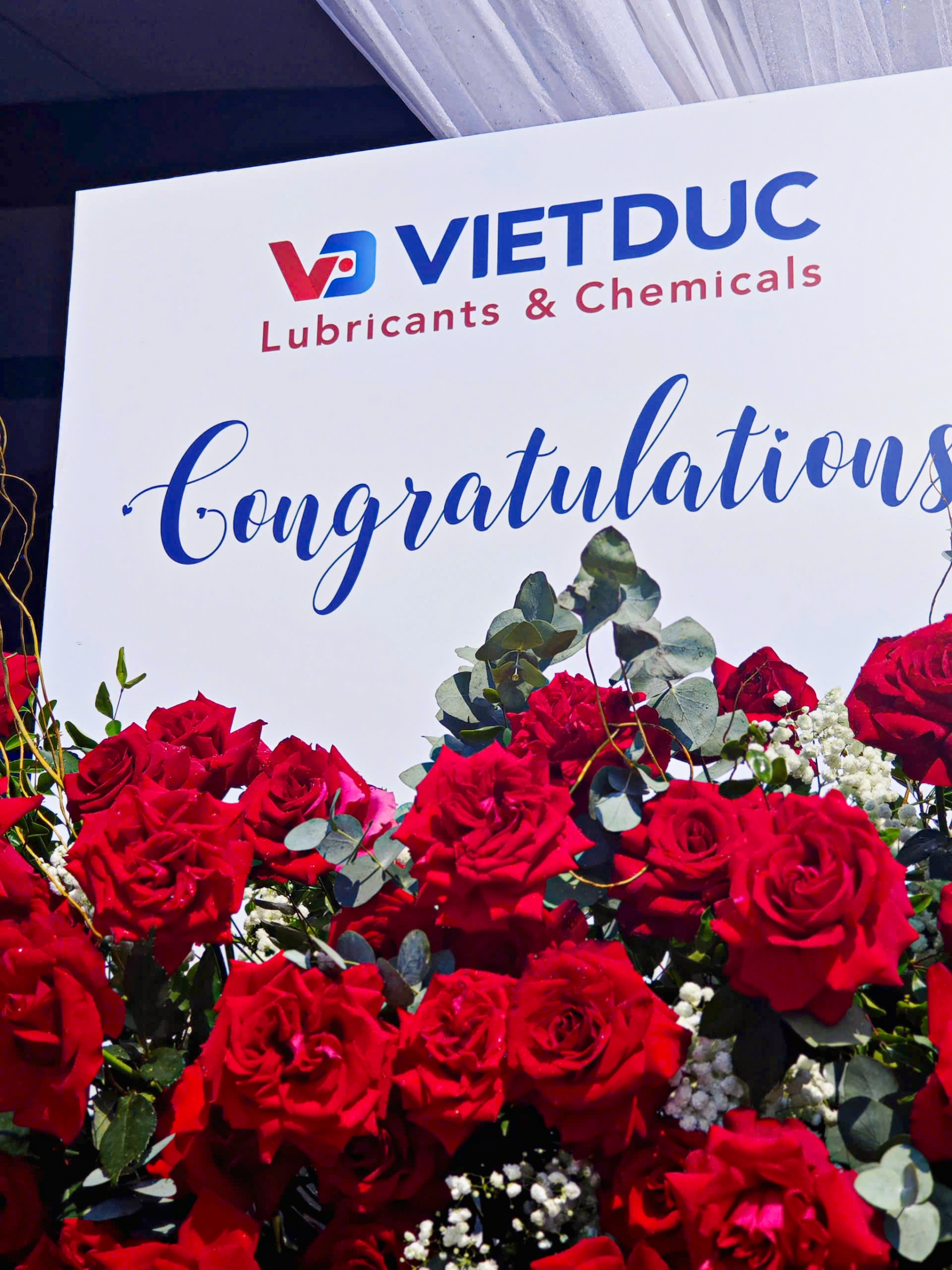 The VietDuc Joint Stock Company congratulates the Chevron Lubricant Plant on its 25th anniversary.